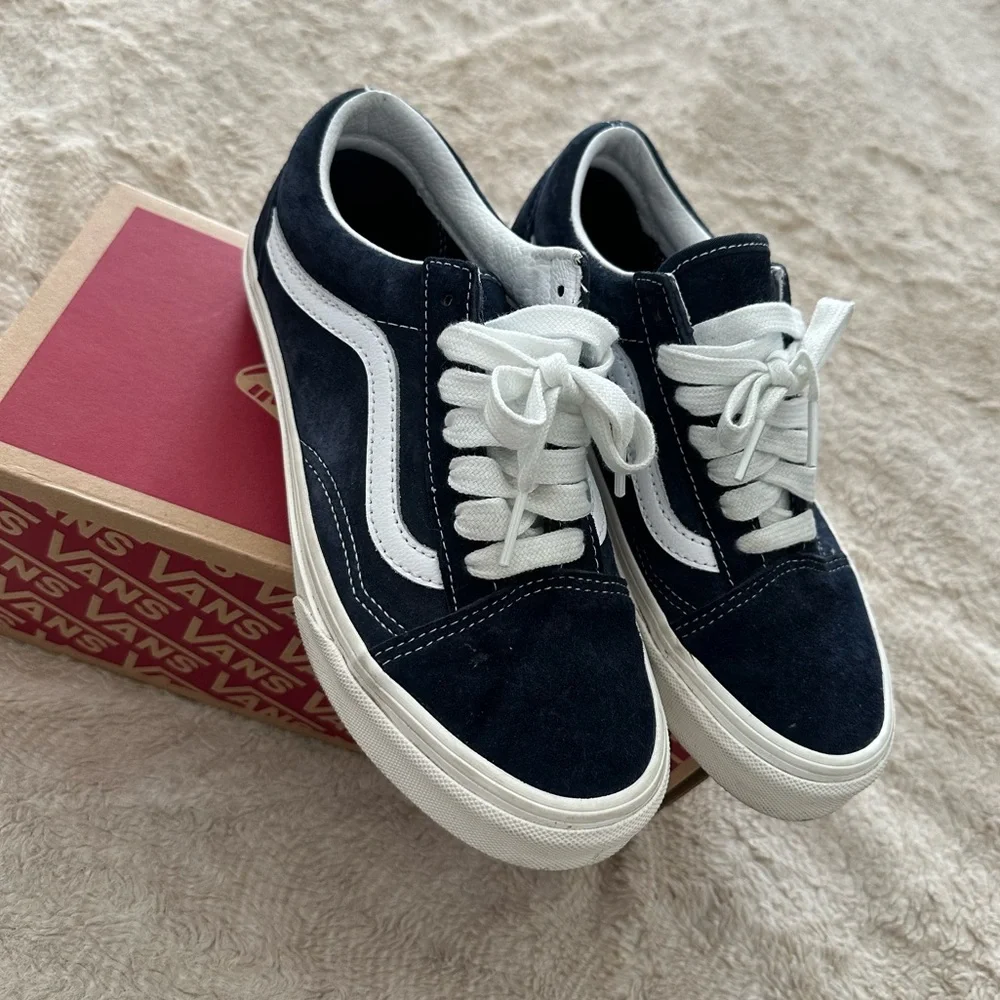Vans - Picture 2 of 7